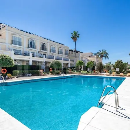 Heated Indoor Pool 2 Bed Mountain Sunset Views Apartment *